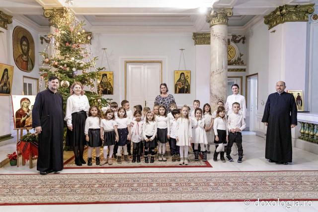 (Foto) Grădinița cu program prelungit nr. 25 Iași – Colindători la Reședința Mitropolitană 2024