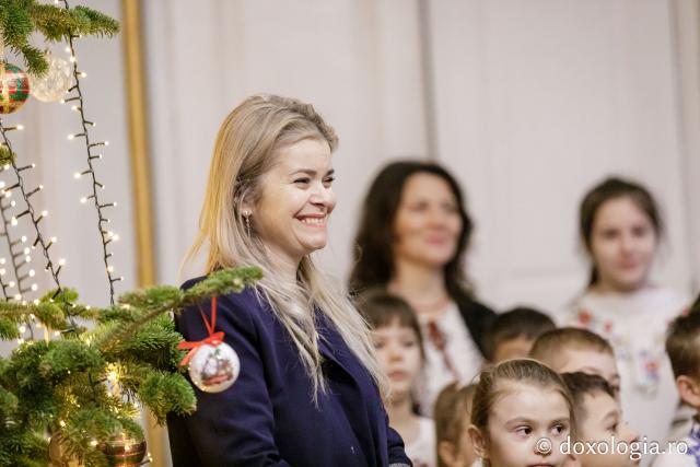(Foto) Școala Gimnazială „Veronica Micle” Iași – Colindători la Reședința Mitropolitană 2024