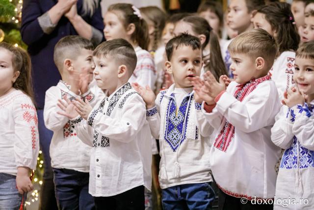 (Foto) Școala Gimnazială „Veronica Micle” Iași – Colindători la Reședința Mitropolitană 2024