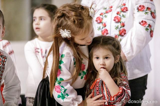 (Foto) Școala Gimnazială „Veronica Micle” Iași – Colindători la Reședința Mitropolitană 2024