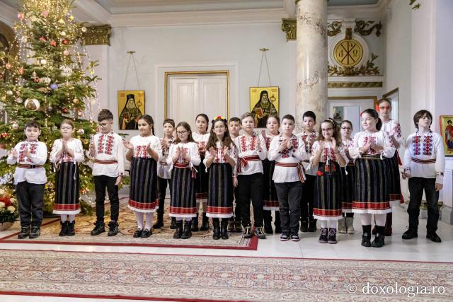 Școala Gimnazială ,,Titu Maiorescu” din Iași, Clasa a III-a D – Colindători la Reședința Mitropolitană 2024 (Foto) Școala Gimnazială ,,Titu Maiorescu” din Iași, Clasa a III-a D – Colindători la Reședința Mitropolitană 2024