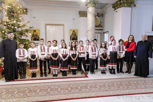 Școala Gimnazială ,,Titu Maiorescu” din Iași, Clasa a III-a D – Colindători la Reședința Mitropolitană 2024 (Foto) Școala Gimnazială ,,Titu Maiorescu” din Iași, Clasa a III-a D – Colindători la Reședința Mitropolitană 2024