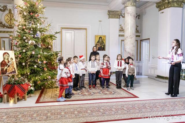(Foto) Școala Veronica Micle, Clasa 0 – Colindători la Reședința Mitropolitană 2024