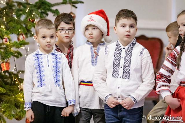 (Foto) Școala Veronica Micle, Clasa 0 – Colindători la Reședința Mitropolitană 2024