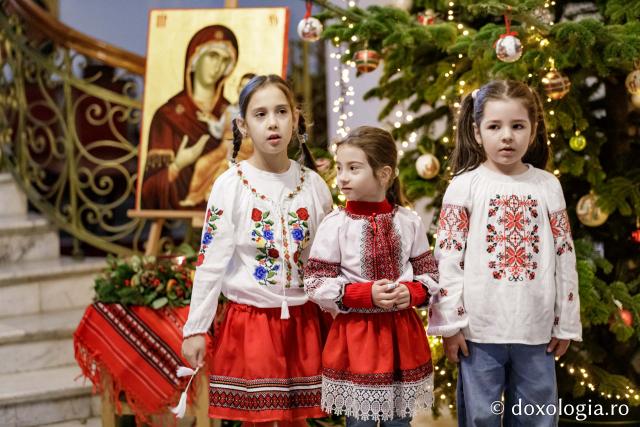(Foto) Școala Veronica Micle, Clasa 0 – Colindători la Reședința Mitropolitană 2024
