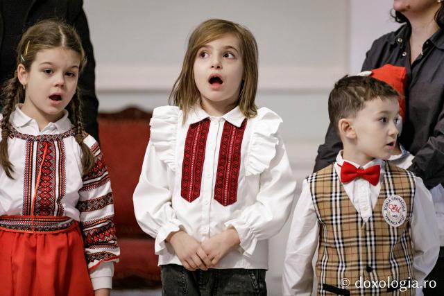 (Foto) Școala Veronica Micle, Clasa 0 – Colindători la Reședința Mitropolitană 2024