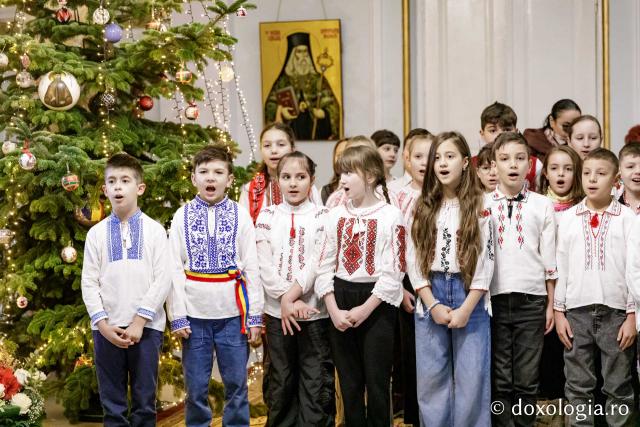 Școala „Gheorghe Asachi”, Iași, clasele a 2-a și a 3-a – Colindători la Reședința Mitropolitană 2024 (Foto) Școala „Gheorghe Asachi”, Iași, clasele a 2-a și a 3-a – Colindători la Reședința Mitropolitană 2024