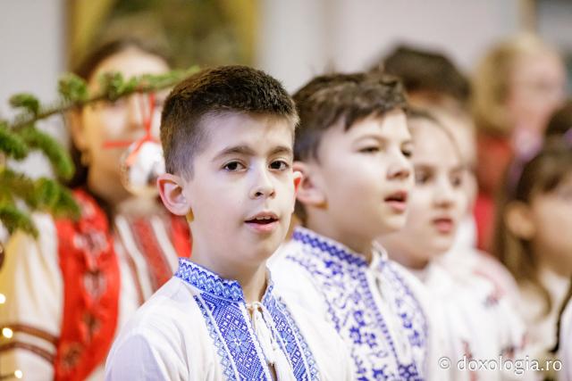 Școala „Gheorghe Asachi”, Iași, clasele a 2-a și a 3-a – Colindători la Reședința Mitropolitană 2024 (Foto) Școala „Gheorghe Asachi”, Iași, clasele a 2-a și a 3-a – Colindători la Reședința Mitropolitană 2024