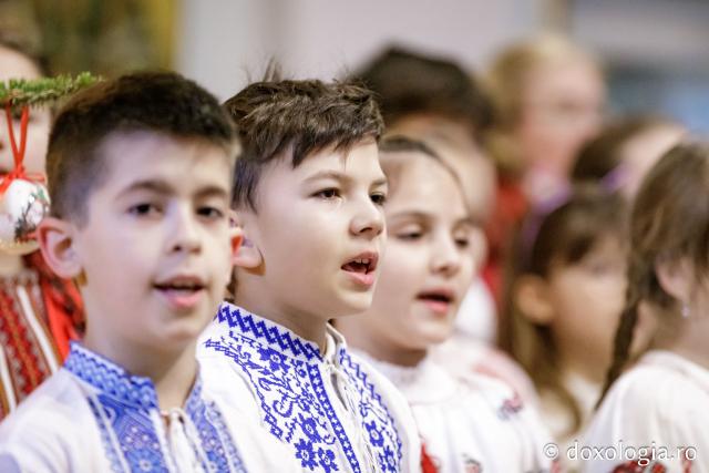 Școala „Gheorghe Asachi”, Iași, clasele a 2-a și a 3-a – Colindători la Reședința Mitropolitană 2024 (Foto) Școala „Gheorghe Asachi”, Iași, clasele a 2-a și a 3-a – Colindători la Reședința Mitropolitană 2024