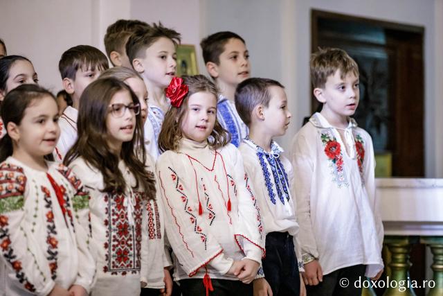 Școala „Gheorghe Asachi”, Iași, clasele a 2-a și a 3-a – Colindători la Reședința Mitropolitană 2024 (Foto) Școala „Gheorghe Asachi”, Iași, clasele a 2-a și a 3-a – Colindători la Reședința Mitropolitană 2024