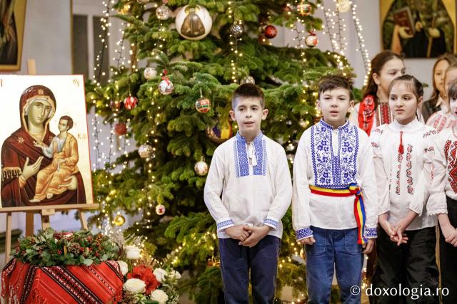 Școala „Gheorghe Asachi”, Iași, clasele a 2-a și a 3-a – Colindători la Reședința Mitropolitană 2024 (Foto) Școala „Gheorghe Asachi”, Iași, clasele a 2-a și a 3-a – Colindători la Reședința Mitropolitană 2024