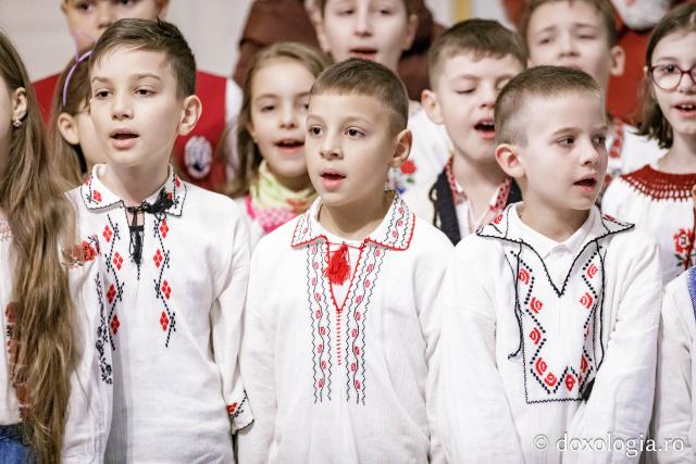 Școala „Gheorghe Asachi”, Iași, clasele a 2-a și a 3-a – Colindători la Reședința Mitropolitană 2024 (Foto) Școala „Gheorghe Asachi”, Iași, clasele a 2-a și a 3-a – Colindători la Reședința Mitropolitană 2024