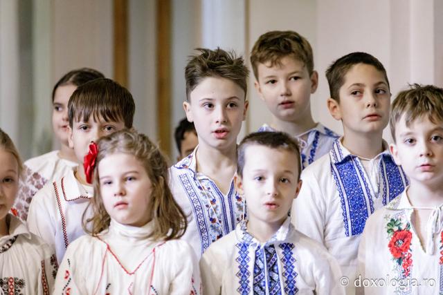 Școala „Gheorghe Asachi”, Iași, clasele a 2-a și a 3-a – Colindători la Reședința Mitropolitană 2024 (Foto) Școala „Gheorghe Asachi”, Iași, clasele a 2-a și a 3-a – Colindători la Reședința Mitropolitană 2024