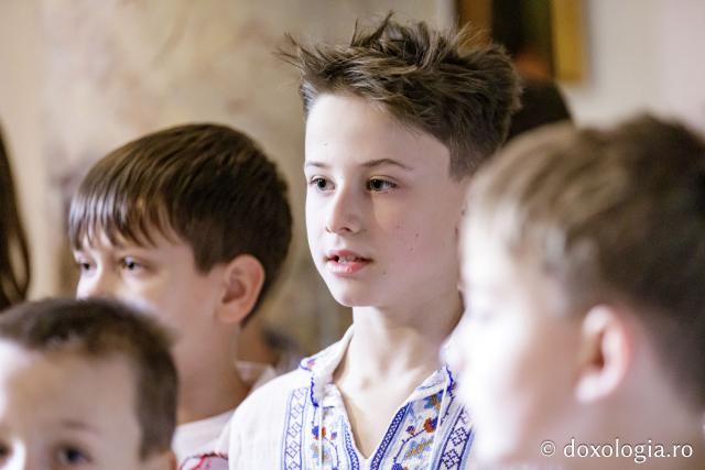 Școala „Gheorghe Asachi”, Iași, clasele a 2-a și a 3-a – Colindători la Reședința Mitropolitană 2024 (Foto) Școala „Gheorghe Asachi”, Iași, clasele a 2-a și a 3-a – Colindători la Reședința Mitropolitană 2024