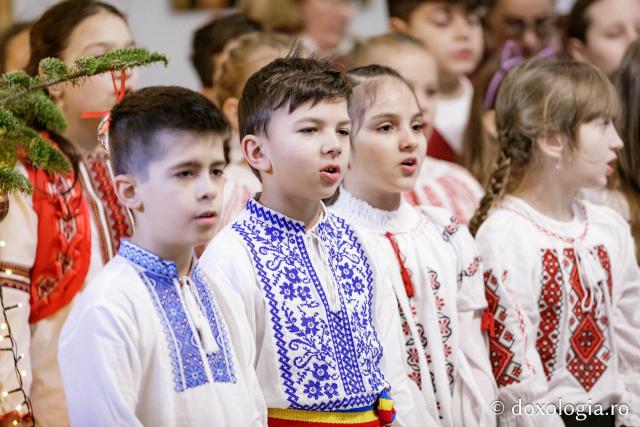 Școala „Gheorghe Asachi”, Iași, clasele a 2-a și a 3-a – Colindători la Reședința Mitropolitană 2024 (Foto) Școala „Gheorghe Asachi”, Iași, clasele a 2-a și a 3-a – Colindători la Reședința Mitropolitană 2024