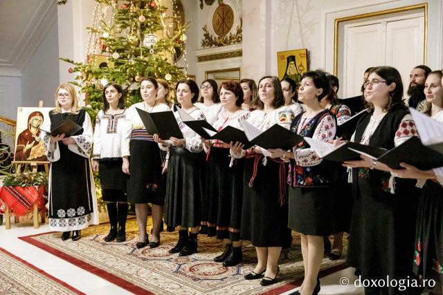 (Foto) Corul profesorilor de religie din județul Iași – Colindători la Reședința Mitropolitană 2024