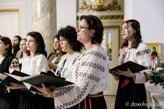 (Foto) Corul profesorilor de religie din județul Iași – Colindători la Reședința Mitropolitană 2024