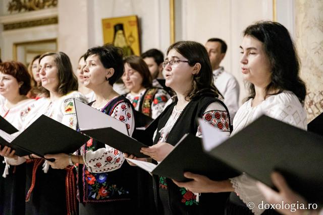 (Foto) Corul profesorilor de religie din județul Iași – Colindători la Reședința Mitropolitană 2024