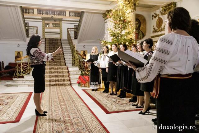 (Foto) Corul profesorilor de religie din județul Iași – Colindători la Reședința Mitropolitană 2024