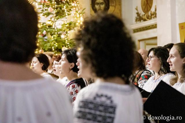 (Foto) Corul profesorilor de religie din județul Iași – Colindători la Reședința Mitropolitană 2024