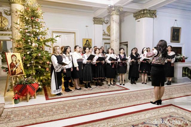 (Foto) Corul profesorilor de religie din județul Iași – Colindători la Reședința Mitropolitană 2024