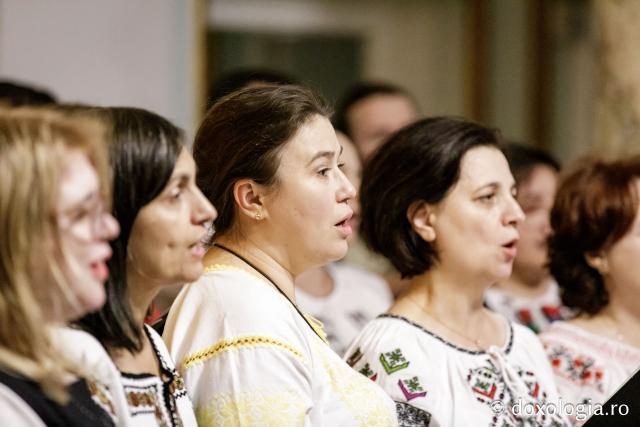 (Foto) Corul profesorilor de religie din județul Iași – Colindători la Reședința Mitropolitană 2024