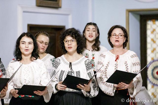 (Foto) Corul profesorilor de religie din județul Iași – Colindători la Reședința Mitropolitană 2024