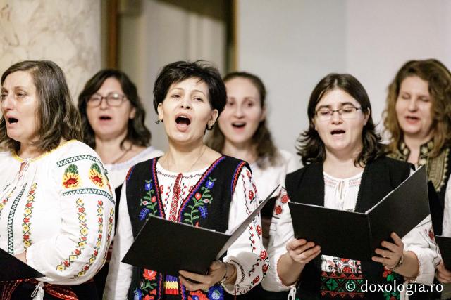 (Foto) Corul profesorilor de religie din județul Iași – Colindători la Reședința Mitropolitană 2024