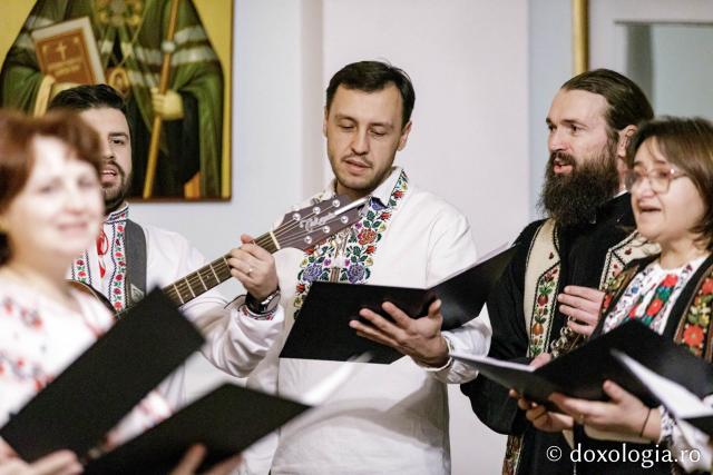 (Foto) Corul profesorilor de religie din județul Iași – Colindători la Reședința Mitropolitană 2024