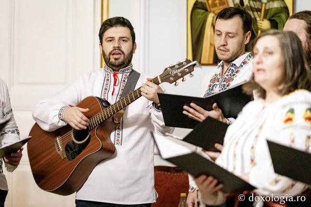 (Foto) Corul profesorilor de religie din județul Iași – Colindători la Reședința Mitropolitană 2024