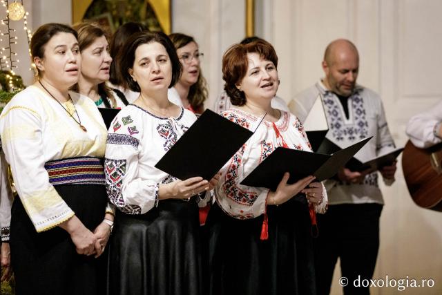 (Foto) Corul profesorilor de religie din județul Iași – Colindători la Reședința Mitropolitană 2024