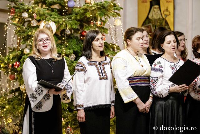 (Foto) Corul profesorilor de religie din județul Iași – Colindători la Reședința Mitropolitană 2024