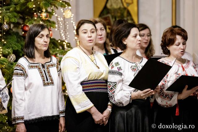 (Foto) Corul profesorilor de religie din județul Iași – Colindători la Reședința Mitropolitană 2024