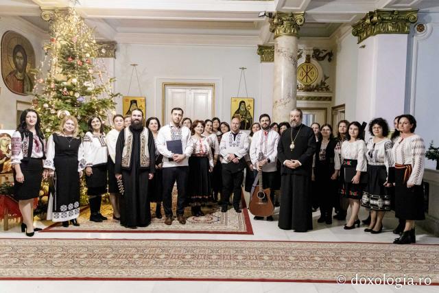 (Foto) Corul profesorilor de religie din județul Iași – Colindători la Reședința Mitropolitană 2024