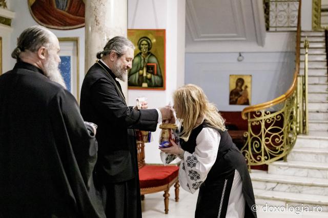 (Foto) Corul profesorilor de religie din județul Iași – Colindători la Reședința Mitropolitană 2024