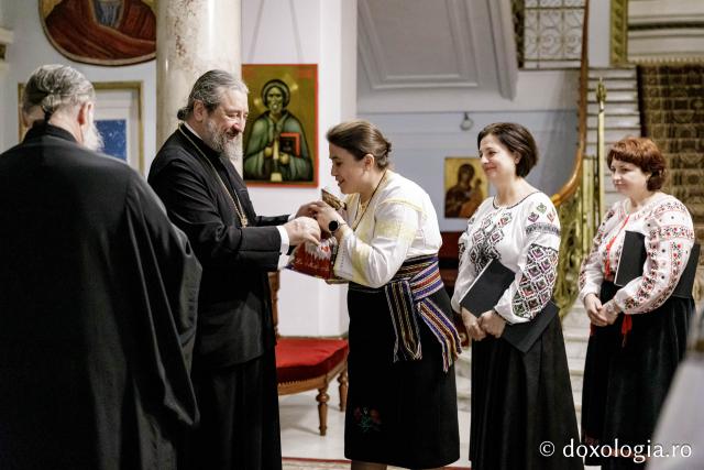 (Foto) Corul profesorilor de religie din județul Iași – Colindători la Reședința Mitropolitană 2024