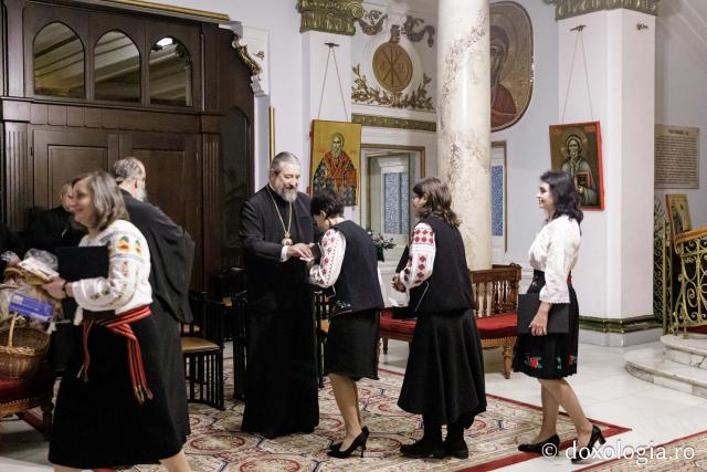 (Foto) Corul profesorilor de religie din județul Iași – Colindători la Reședința Mitropolitană 2024