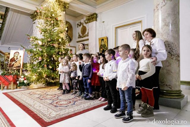 (Foto) Grădinița FP1 Iași – Colindători la Reședința Mitropolitană 2024