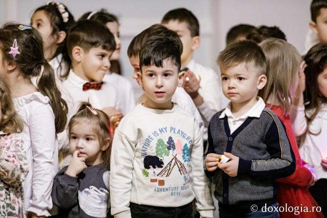 (Foto) Grădinița FP1 Iași – Colindători la Reședința Mitropolitană 2024