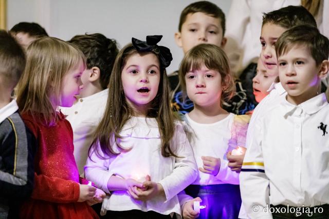 (Foto) Grădinița FP1 Iași – Colindători la Reședința Mitropolitană 2024