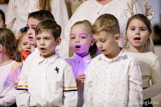 (Foto) Grădinița FP1 Iași – Colindători la Reședința Mitropolitană 2024