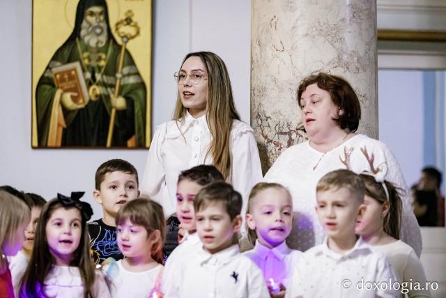 (Foto) Grădinița FP1 Iași – Colindători la Reședința Mitropolitană 2024
