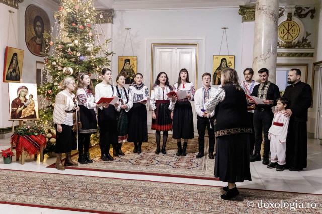 (Foto) Corul Mira – Colindători la Reședința Mitropolitană 2024