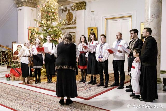 (Foto) Corul Mira – Colindători la Reședința Mitropolitană 2024
