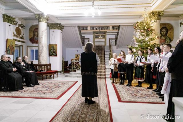 (Foto) Corul Mira – Colindători la Reședința Mitropolitană 2024