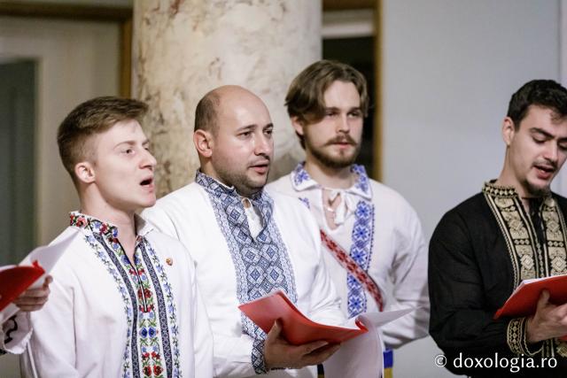 (Foto) Corul Mira – Colindători la Reședința Mitropolitană 2024