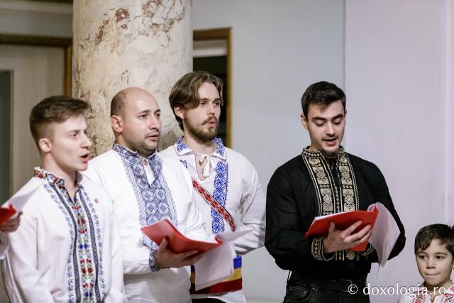 (Foto) Corul Mira – Colindători la Reședința Mitropolitană 2024