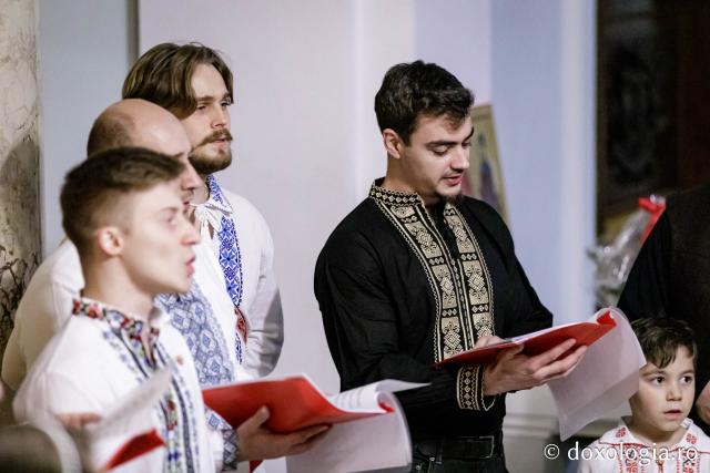 (Foto) Corul Mira – Colindători la Reședința Mitropolitană 2024