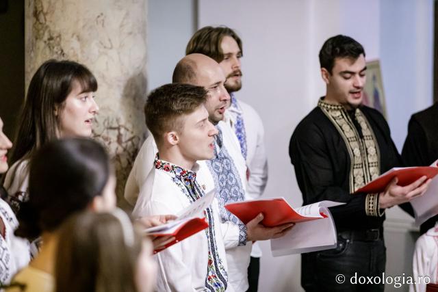 (Foto) Corul Mira – Colindători la Reședința Mitropolitană 2024