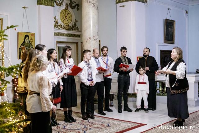 (Foto) Corul Mira – Colindători la Reședința Mitropolitană 2024